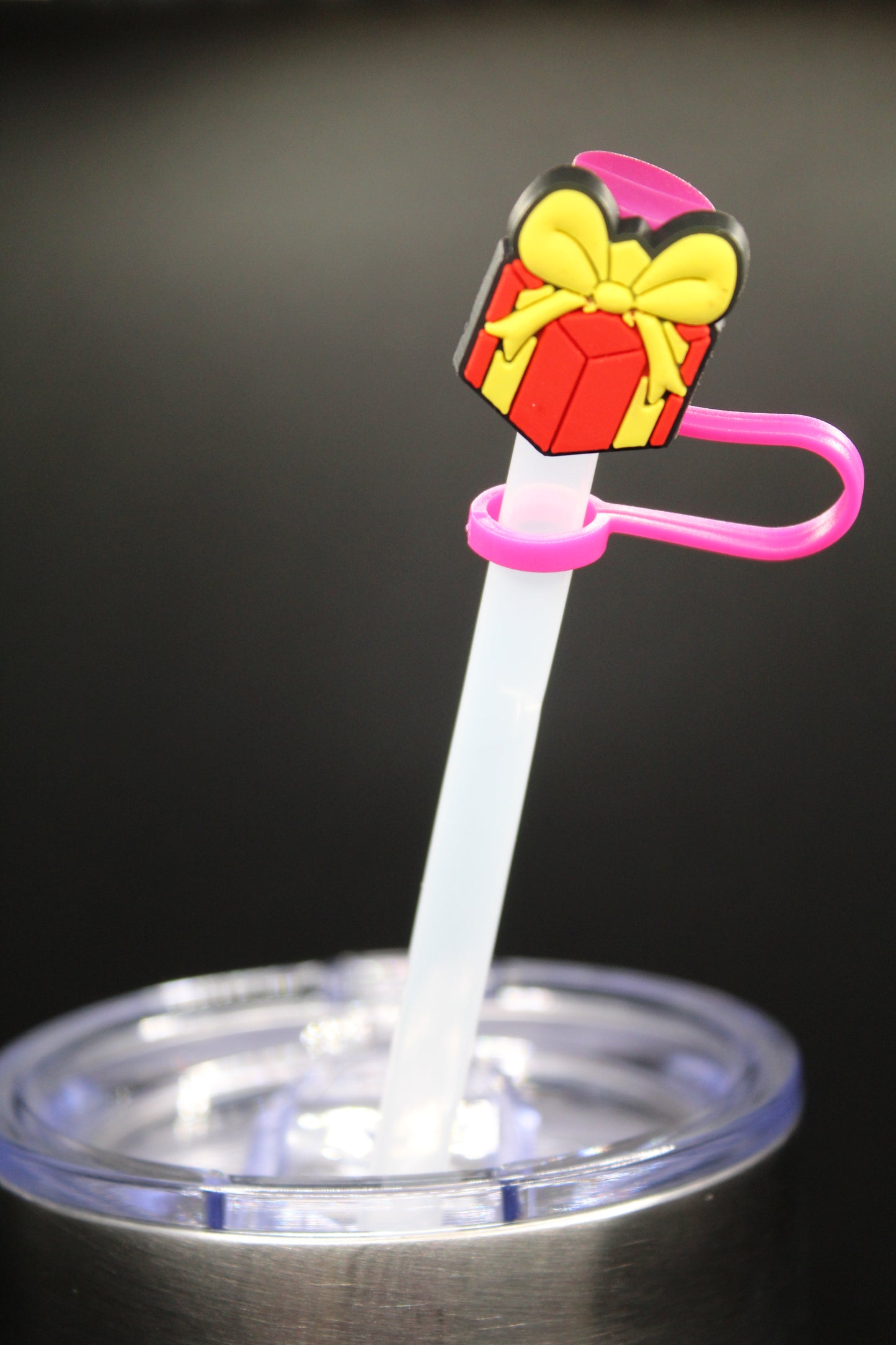 Present Straw Charm